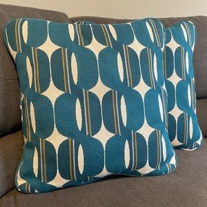 18” Throw Pillows (2)